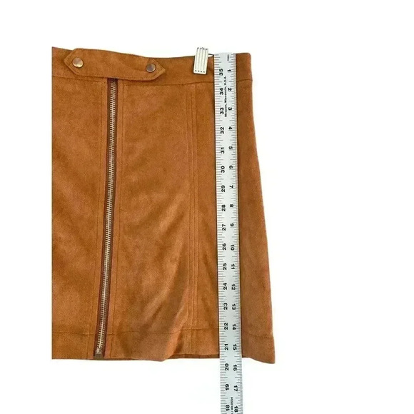 Gianni Bini Faux Suede Camel Tan Zip Snap Flat Front Mini Skirt Size Medium Fall - Picture 7 of 7